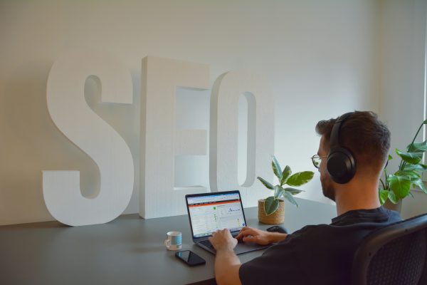 What is Seekde? A simple guide to modern search technology.
